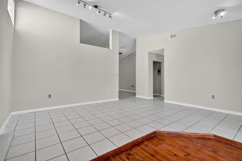 Image 4 of 44 For 18091 134th Ct