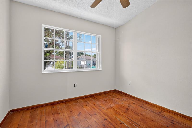 Image 5 of 44 For 18091 134th Ct