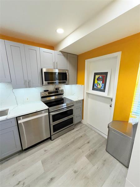 Image 10 of 25 For 2801 Palm Aire Dr  604