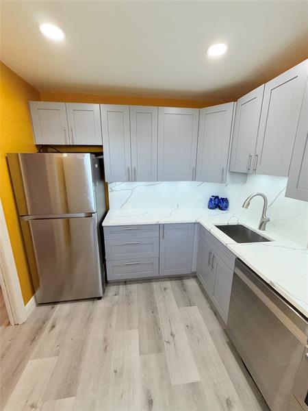 Image 8 of 25 For 2801 Palm Aire Dr  604