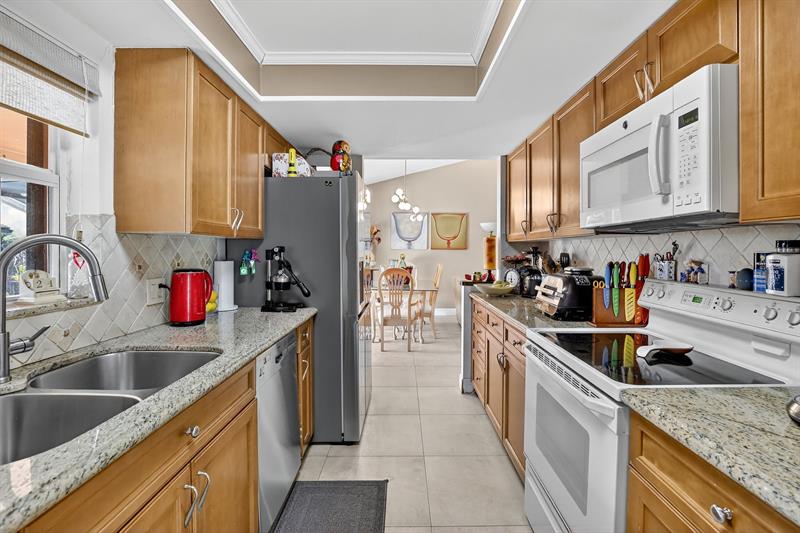 Image 18 of 38 For 10120 Sheridan St.