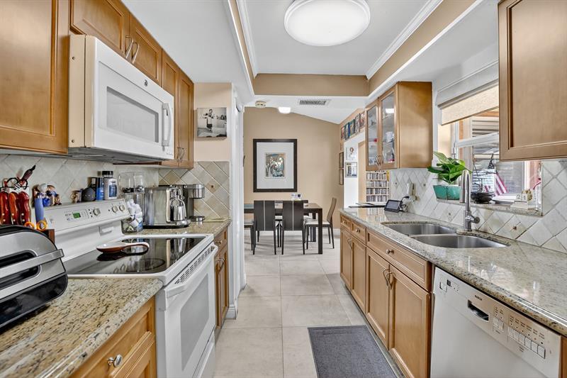 Image 19 of 38 For 10120 Sheridan St.