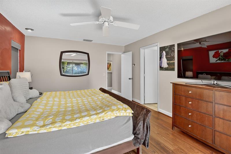 Image 25 of 38 For 10120 Sheridan St.