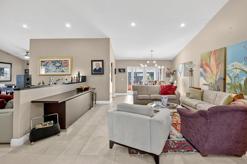 Image 5 of 38 For 10120 Sheridan St.