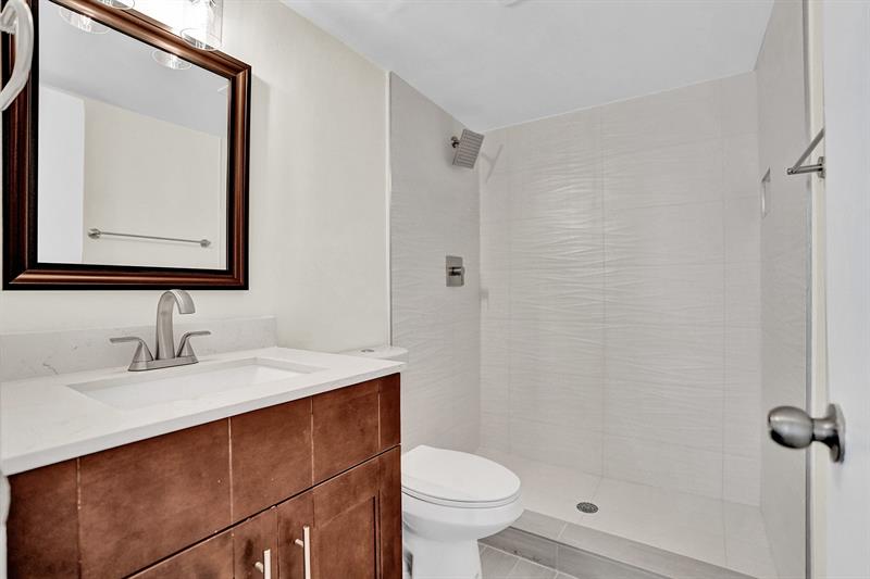 Image 10 of 46 For 3115 Oakland Shores Dr  E109