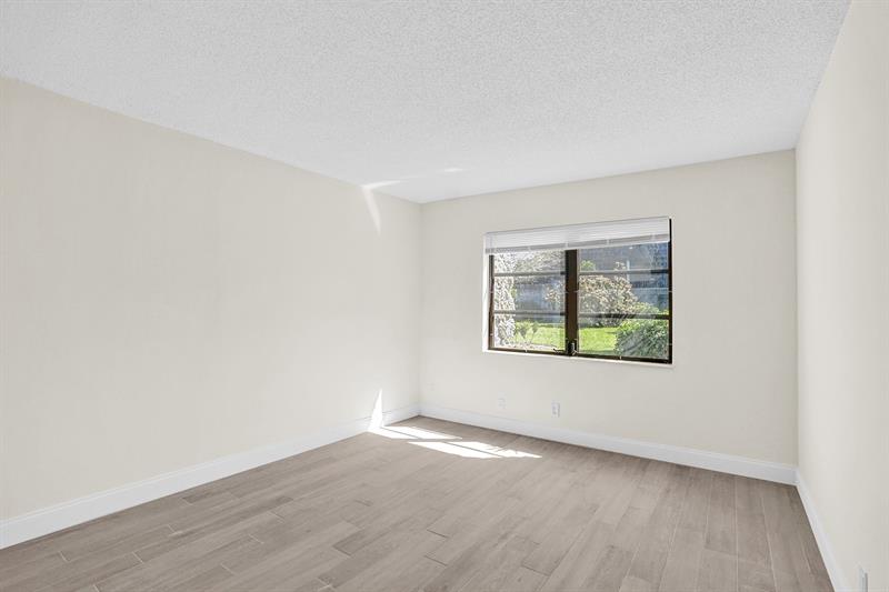 Image 12 of 46 For 3115 Oakland Shores Dr  E109