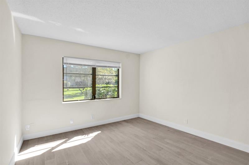 Image 13 of 46 For 3115 Oakland Shores Dr  E109