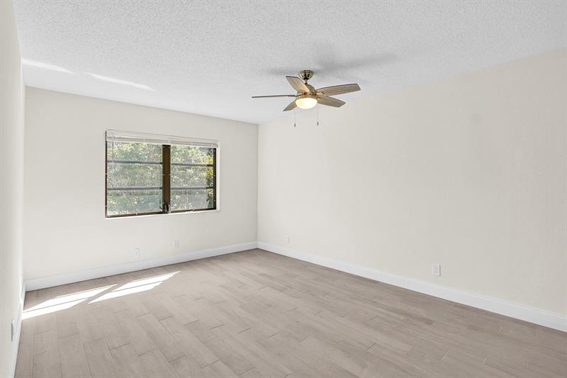 Image 15 of 46 For 3115 Oakland Shores Dr  E109