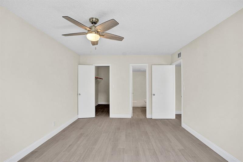 Image 18 of 46 For 3115 Oakland Shores Dr  E109