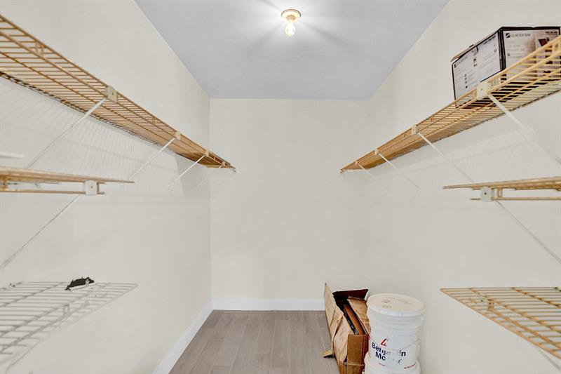 Image 19 of 46 For 3115 Oakland Shores Dr  E109