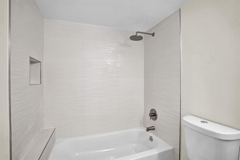 Image 21 of 46 For 3115 Oakland Shores Dr  E109