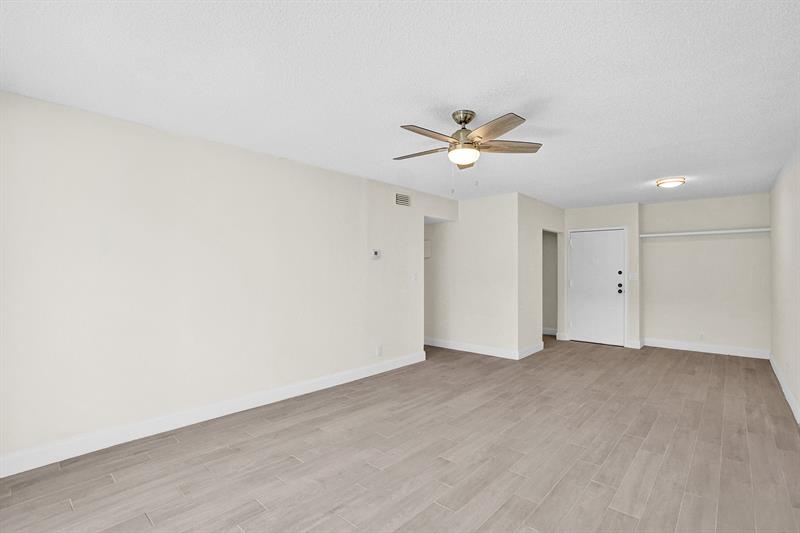 Image 25 of 46 For 3115 Oakland Shores Dr  E109