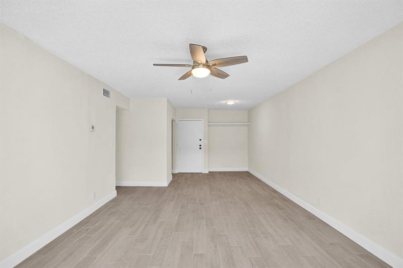 Image 26 of 46 For 3115 Oakland Shores Dr  E109