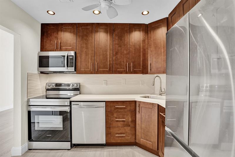 Image 5 of 46 For 3115 Oakland Shores Dr  E109