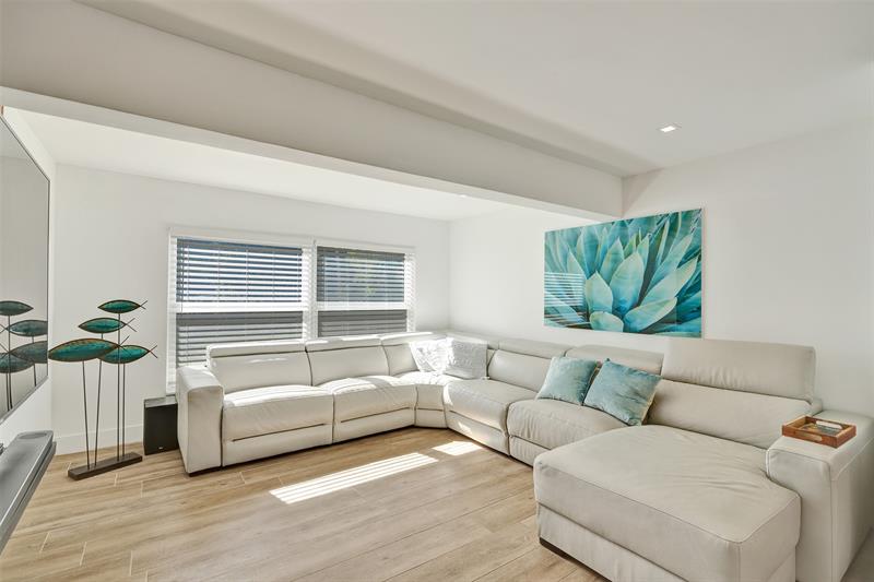 Image 10 of 52 For 701 164th St