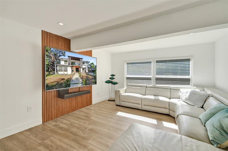 Image 11 of 52 For 701 164th St