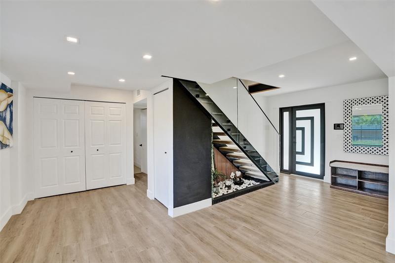 Image 14 of 52 For 701 164th St