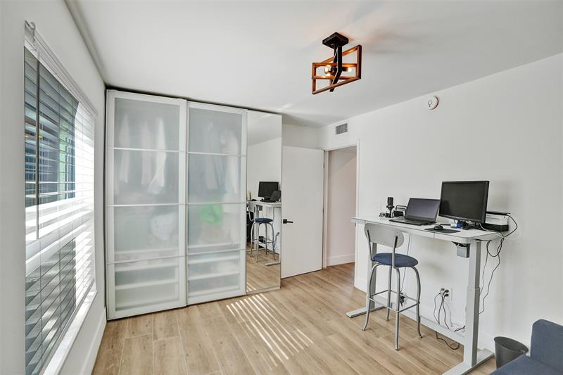 Image 18 of 52 For 701 164th St