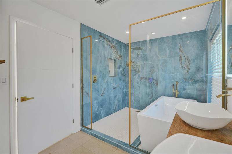 Image 25 of 52 For 701 164th St