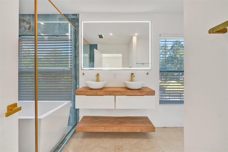 Image 26 of 52 For 701 164th St