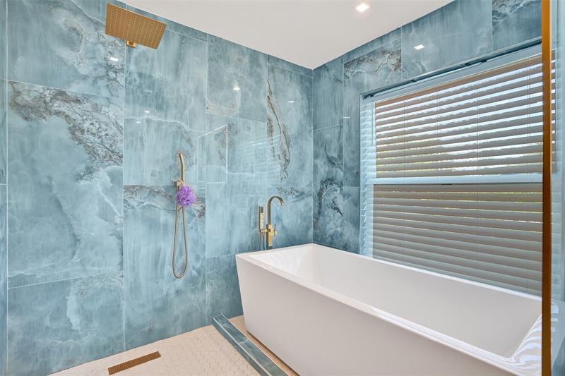 Image 27 of 52 For 701 164th St