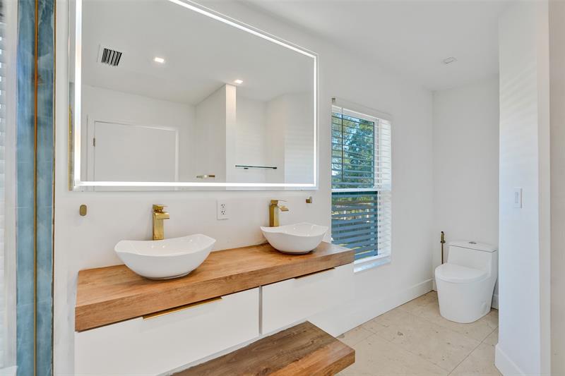 Image 28 of 52 For 701 164th St