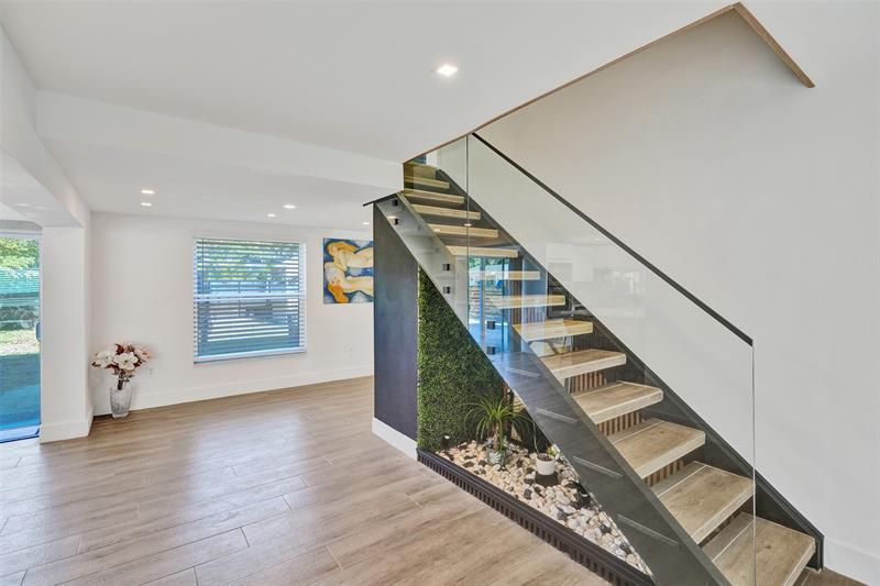 Image 4 of 52 For 701 164th St