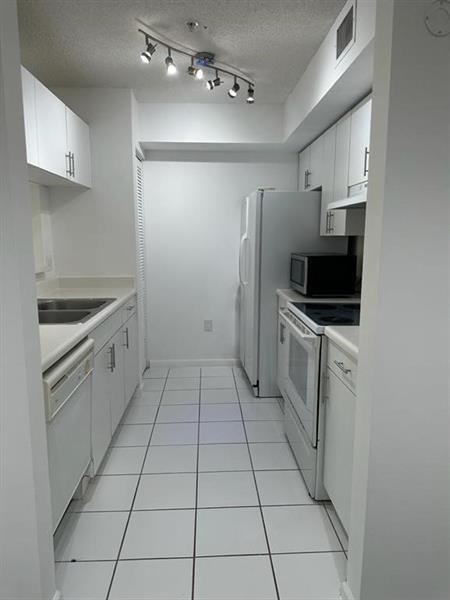 Image 21 of 23 For 4844 State Road 7  305