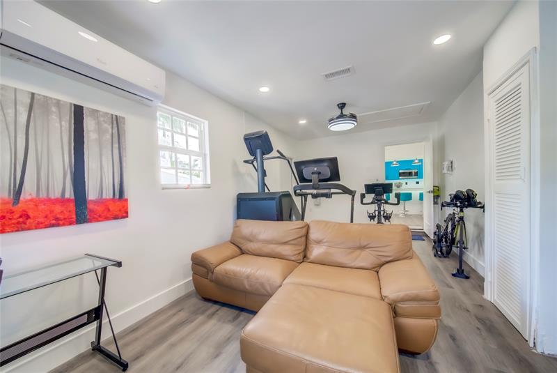 Image 21 of 36 For 250 27th Ct  