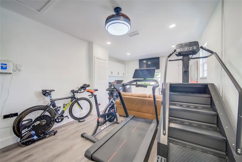 Image 23 of 36 For 250 27th Ct  