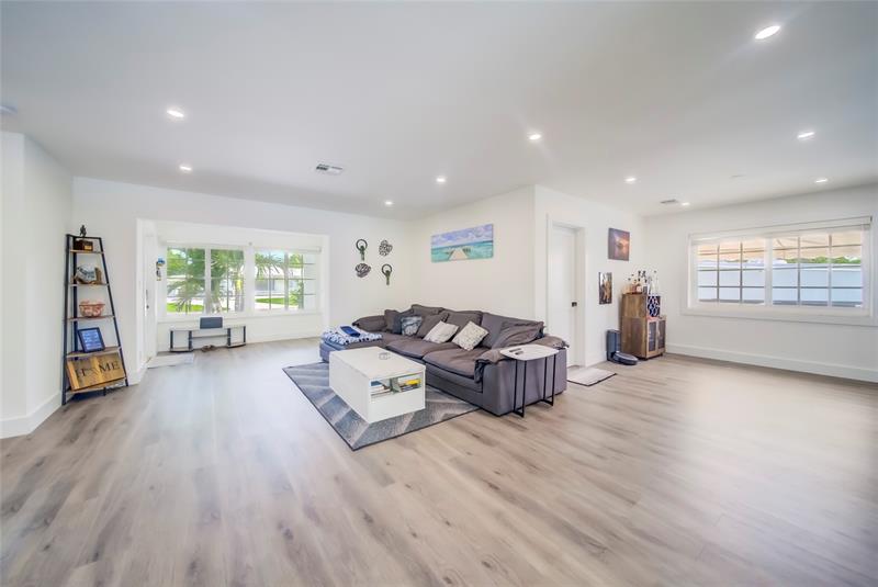 Image 33 of 36 For 250 27th Ct  