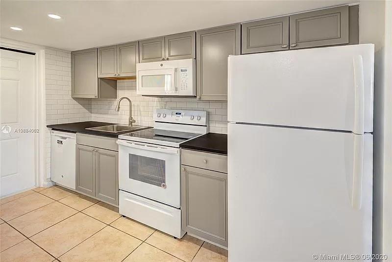 Details for 4121 26th St  T14, Lauderhill, FL 33313