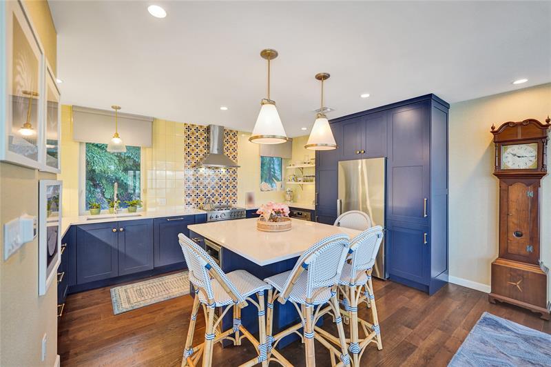 Image 10 of 40 For 1124 Seminole Dr  1 C&d