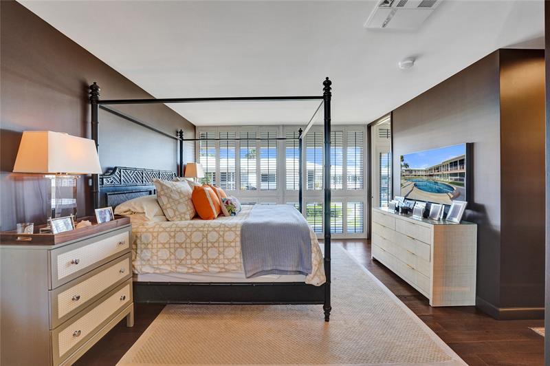 Image 17 of 40 For 1124 Seminole Dr  1 C&d