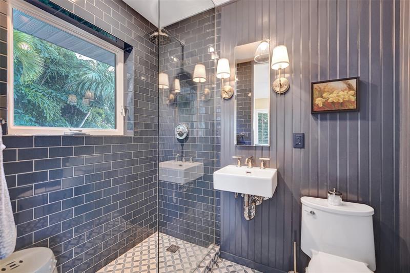 Image 27 of 40 For 1124 Seminole Dr  1 C&d