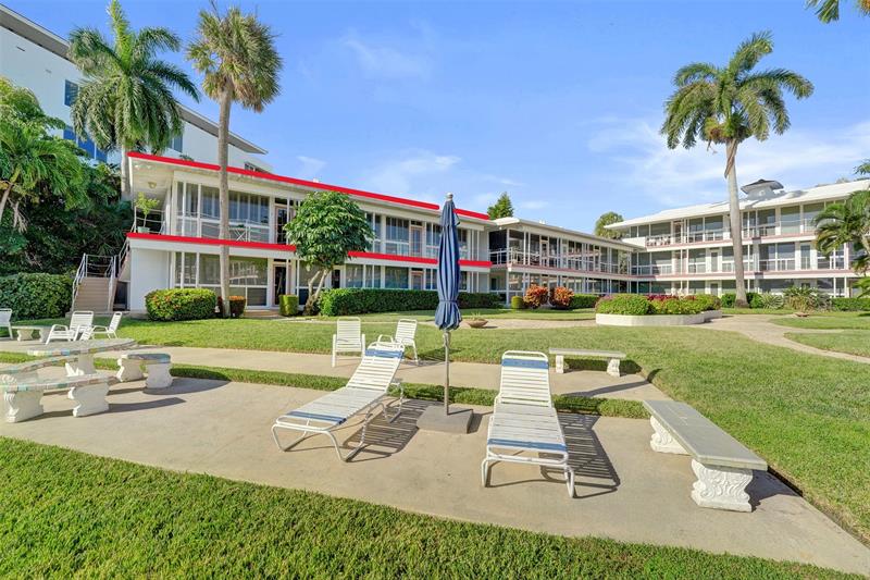 Image 32 of 40 For 1124 Seminole Dr  1 C&d