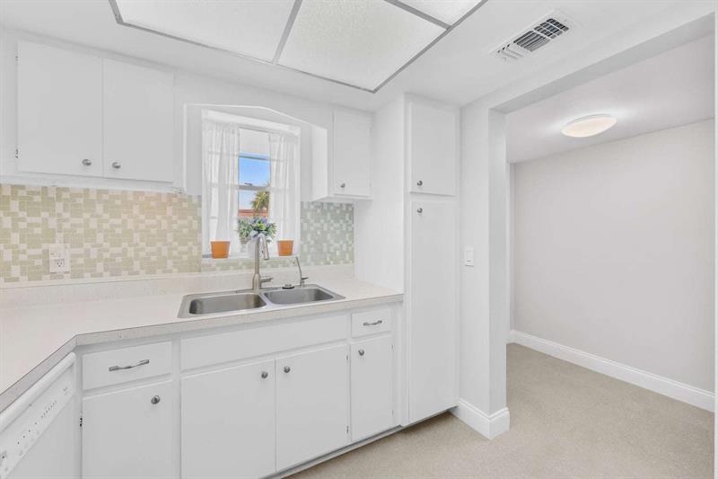 Image 11 of 14 For 415 Us Highway 1  208