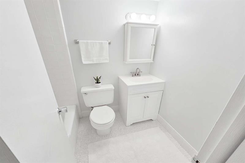 Image 13 of 14 For 415 Us Highway 1  208