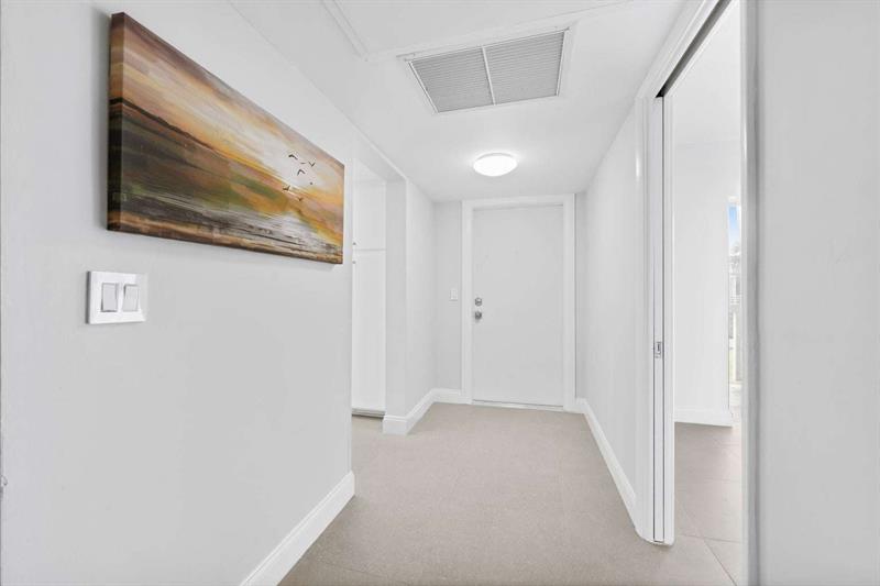 Image 7 of 14 For 415 Us Highway 1  208