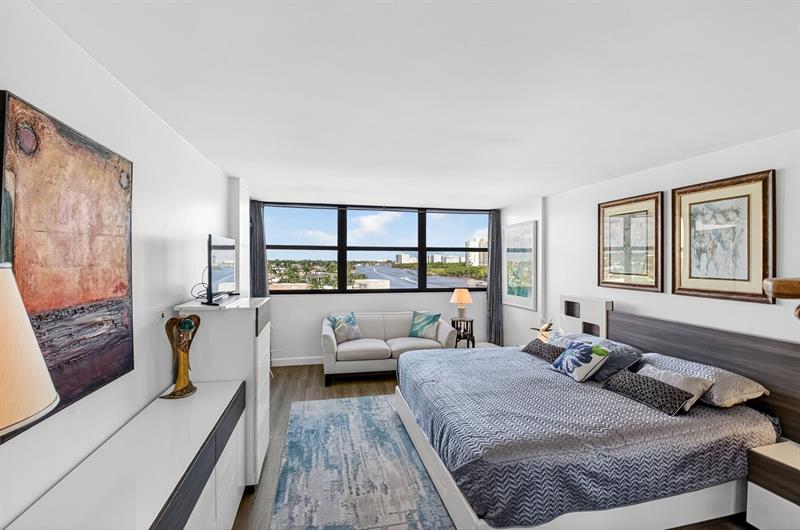 Image 16 of 45 For 899 Jeffery St  710