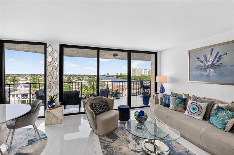 Image 3 of 45 For 899 Jeffery St  710