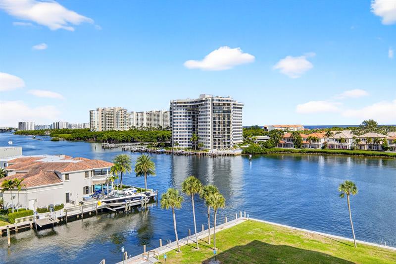 Image 4 of 45 For 899 Jeffery St  710