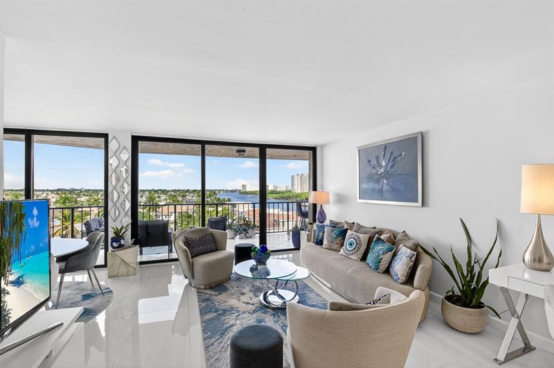 Image 5 of 45 For 899 Jeffery St  710