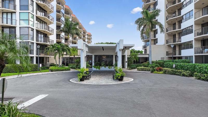 Image 6 of 45 For 899 Jeffery St  710