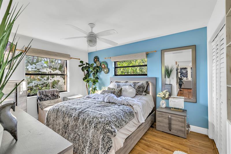 Image 25 of 42 For 980 70th Ave