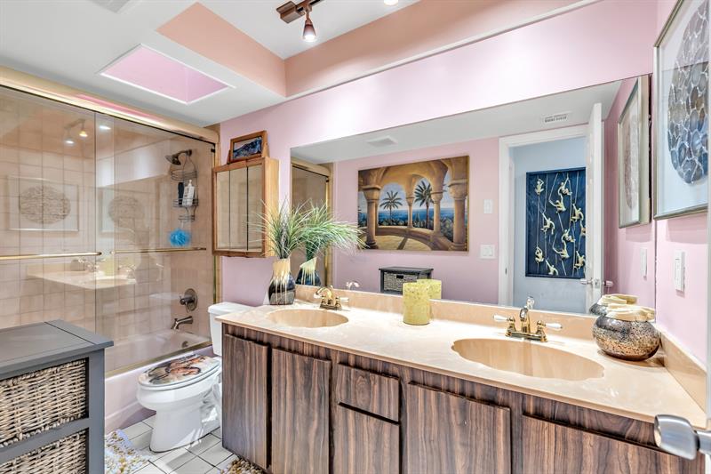 Image 26 of 42 For 980 70th Ave