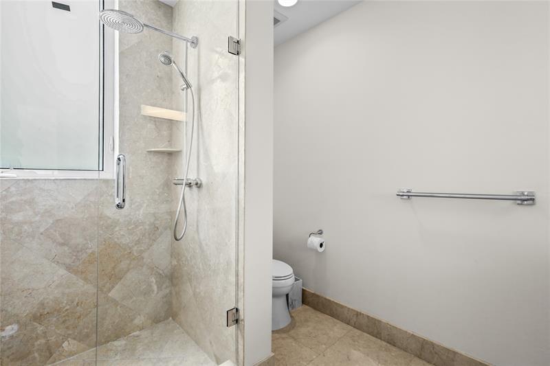 Image 21 of 34 For 120 19th Ave  404