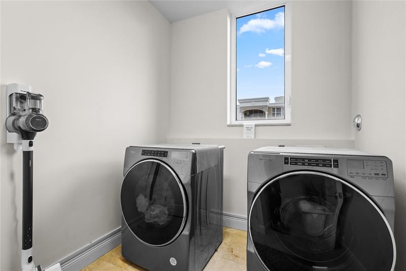 Image 27 of 34 For 120 19th Ave  404