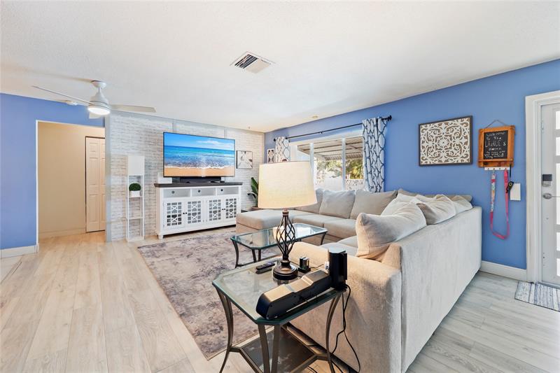 Image 11 of 36 For 7013 99th Way