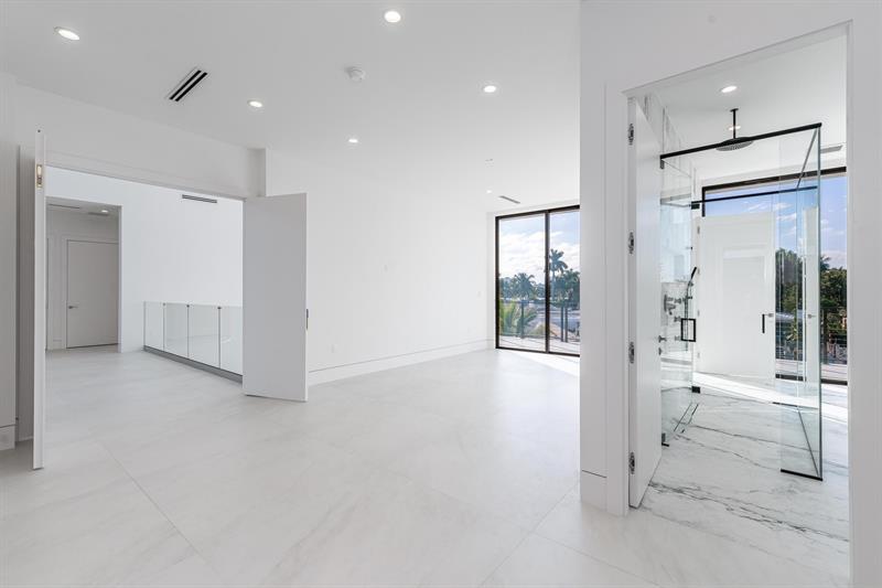 Image 17 of 45 For 2612 4th St  